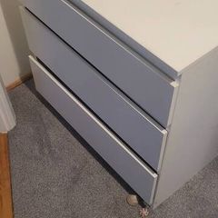 chest of drawers