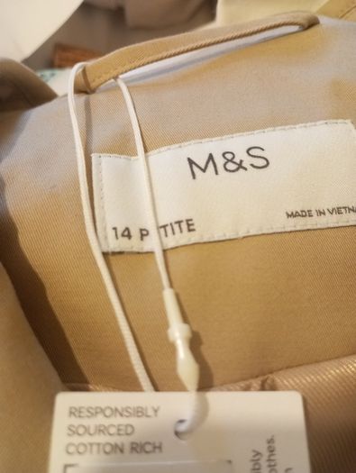 M&S Collection Petite Double Breasted Trench Coat / Mac - Size 14 Petite description:Beautiful classic mac / trench coat from the M&S Collection range .Brand: (M&S)Size: 14 Petite