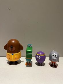 Hey Duggee figure bundle