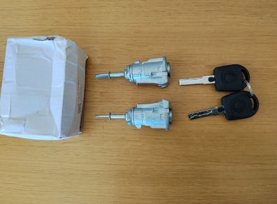 Early VW Polo Door Lock barrels and keys