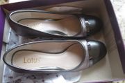 LOTUS     size 4.5    petwer leather