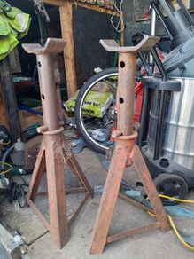 axel stands