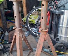 axel stands