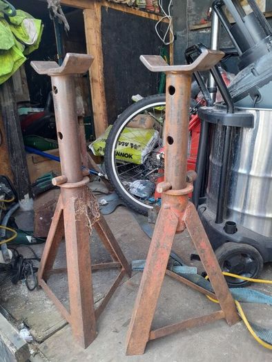 axel stands