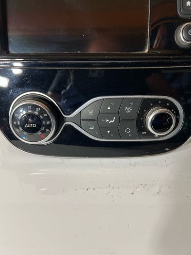 2018 Renault Captur (2R) 259157606R NAVIGATOR DISPLAY With Trim And Climate. A1l1b49s