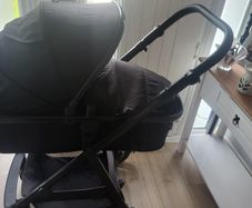 Parm + New born car seat