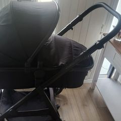 Parm + New born car seat