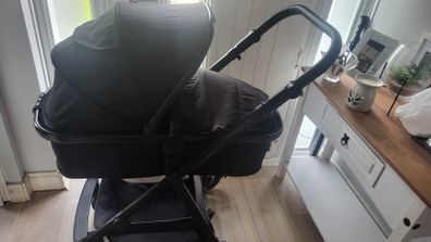 Parm + New born car seat