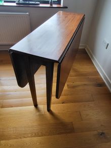 Drop leaf table
