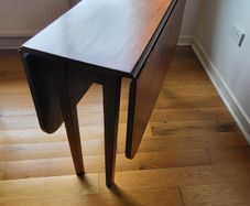 Drop leaf table