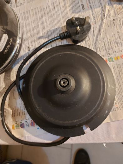 DeLonghi micalite Electric Kettle, Model KBOM3001.BK, in excellent condition and working perfect