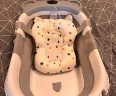 Baby bath with non-slip pillow and thermometer,