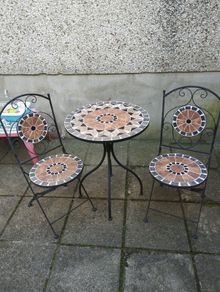 garden table with chairs