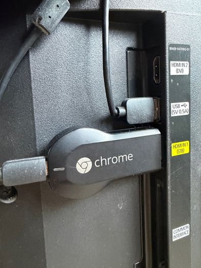 Samsung 32-Inch HD TV (Chromecast included)