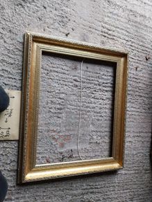 picture frame wooden and golden colour.