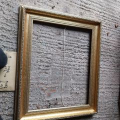 picture frame wooden and golden colour.