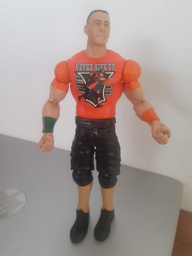 8 WWE wrestlers and Belt included