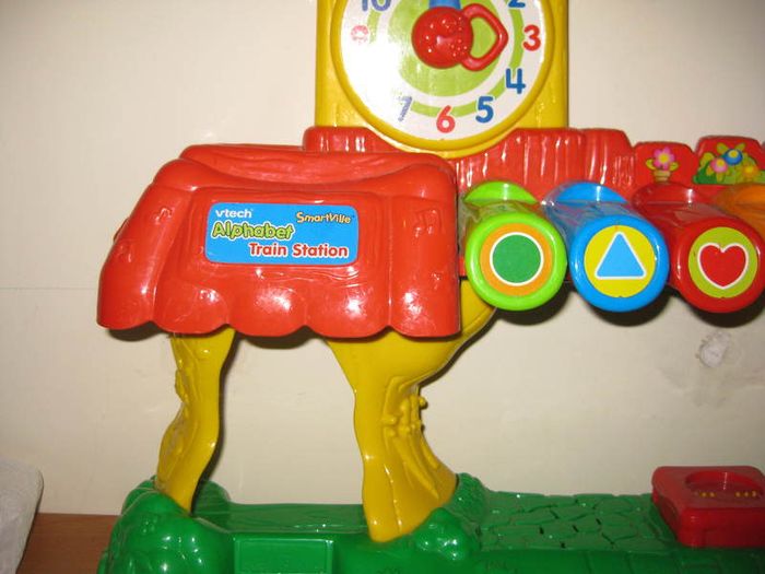 Vtech Smartville Alphabet Teaching Train Station