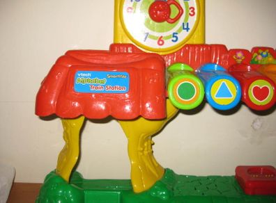 Vtech Smartville Alphabet Teaching Train Station