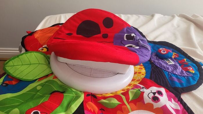baby lamaze tummy time
