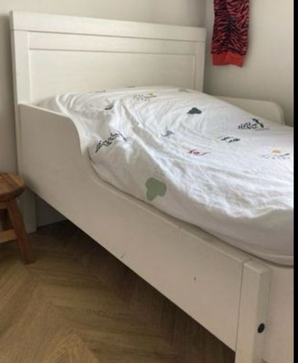 Selling IKEA extendable bed, mattress and duvet