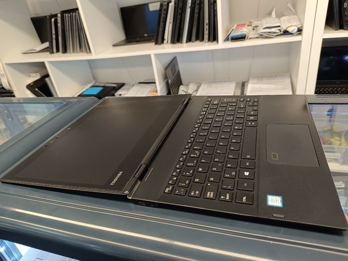 2in1 Toshiba Portege X20W intel i5 8th Gen 8GB RAM 256GB SSD Windows 11 Pro 12" (Touch Screen Notebook).