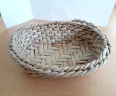Small raffia basket