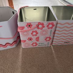 3 Empty large tins
