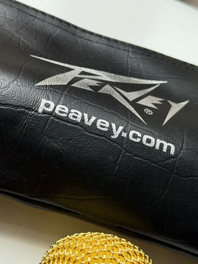 Peavey PVi 2 Gold Dynamic Vocal Microphone with Case & Clip