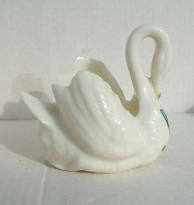 WHITEHAVEN CRESTED CHINA (Art Success China company) - an antique ornamental souvenir swan from Whitehaven in Cumbria (1910's / 1920's)