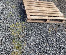 2 free wooden pallets