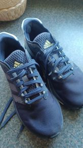 Boys Adidas runners size 4 (37)