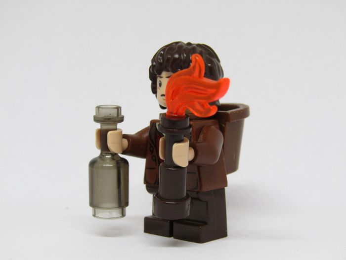 LEGO The Hobbit And The Lord of the Rings  Frodo Baggins No Cape Version Minifigure Set 79006 Brand New From Set Never Displayed