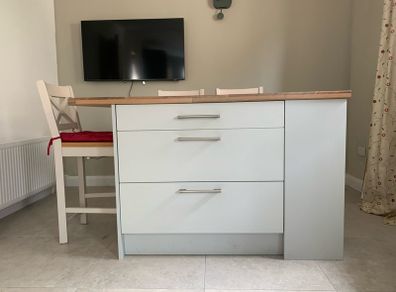 Free standing kitchen island