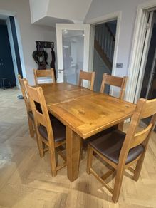 Extendable Solid Oak Dining Table & 6 leather dining chairs