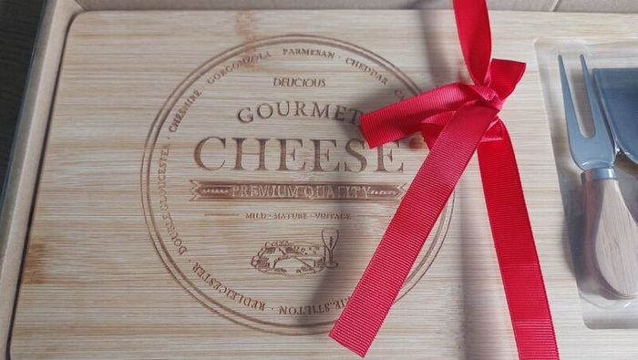 Cheese Platter and 3 Knives Gift Set