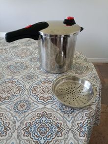 Pressure cooker 9L like new