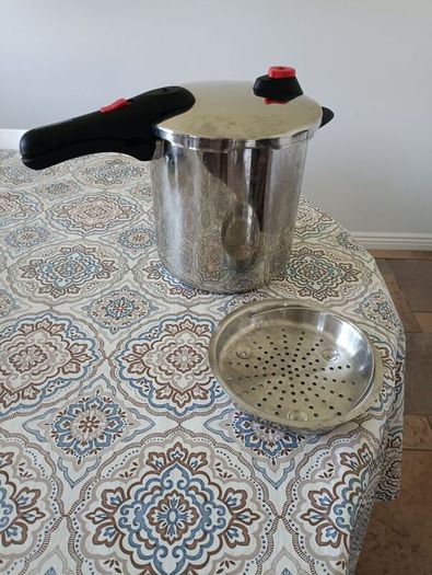 Pressure cooker 9L like new
