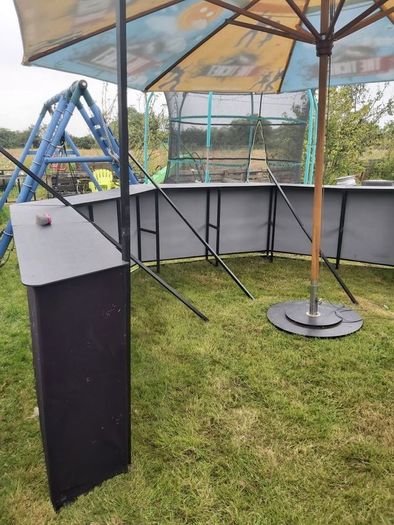 outdoor bar/food area