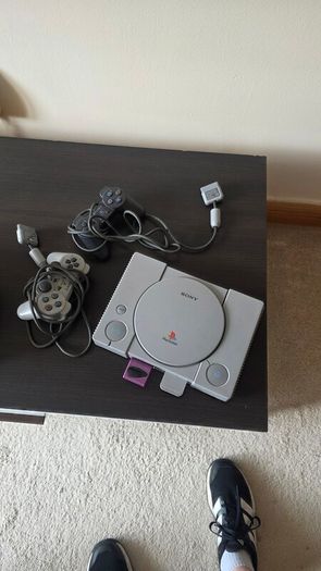 Playstation 1, 2 Controllers & 2 Memory Card. Tested & Working