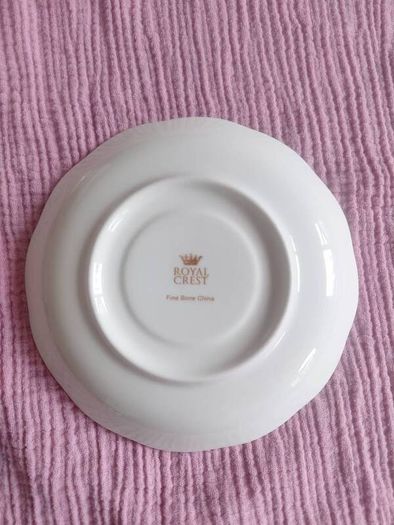 Queen Elizabeth II The Royal Crest, Tea & Saucer Set
