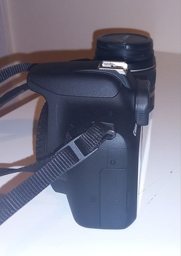 canon eos 2000d with 18-55mm kit lens