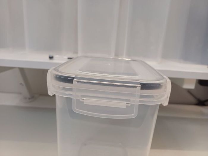 New Airtight Food Storage Containers. Assorted sizes
