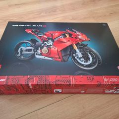 LEGO Technic 42202 Ducati Panigale V4 S