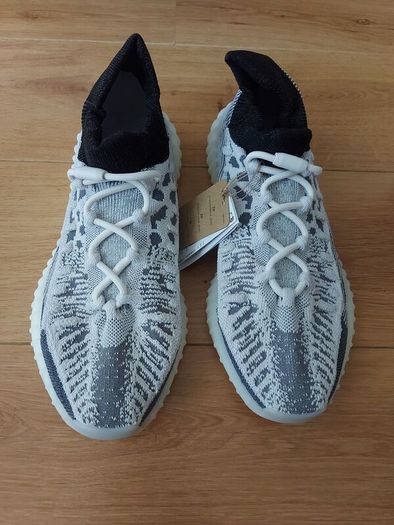 Yeezy 350 V2 UK 10 and UK 11