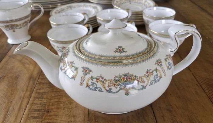 Aynsley Henley dinner service