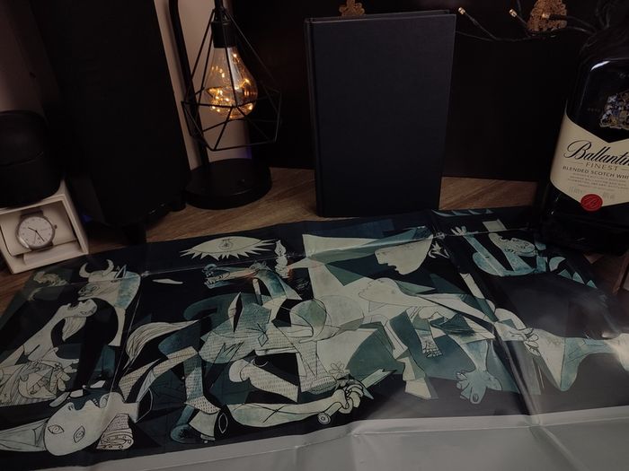 Guernica ! The Biography of a Twentieth-Century Icon ! Pablo Picasso ! 2004 ! by Bloomsbury !