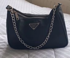 Fashionable Crossbody Bag with mini pouch