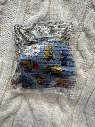 McDonalds Despicable Me 2 Minion Toy Stuart New Damaged pack Please look at the pictures