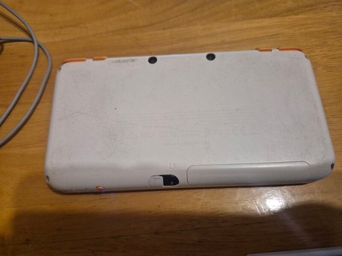 New 2ds XL - white&orange - read description